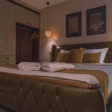Hidden Bank: Golden Apartment *