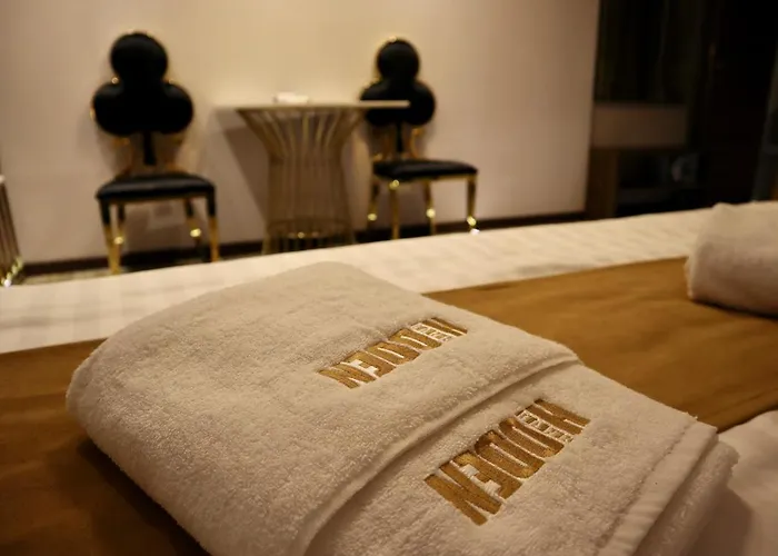 Hidden Bank: Golden Appartement *