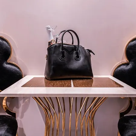 Hidden Bank: Golden شقة