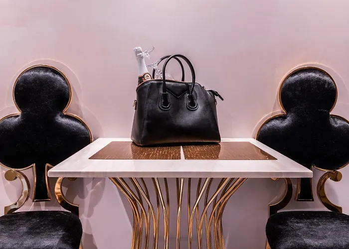 Hidden Bank: Golden Apartman